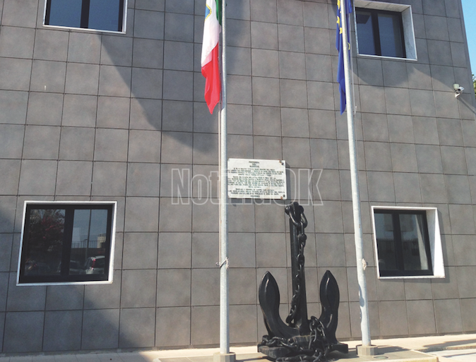 Crotone - La Capitaneria di porto sequestra 60.000 mq di area industriale - 
