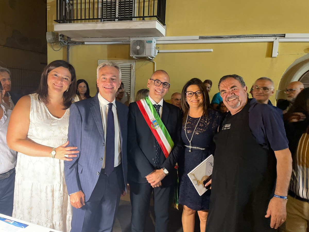 Fuscaldo, le alici regine del Festival: Barbieri incanta con il miglio zero - 