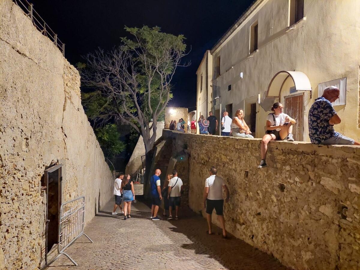 Crotone - Apertura serale straordinaria al Castello Carlo V sotto le stelle - 