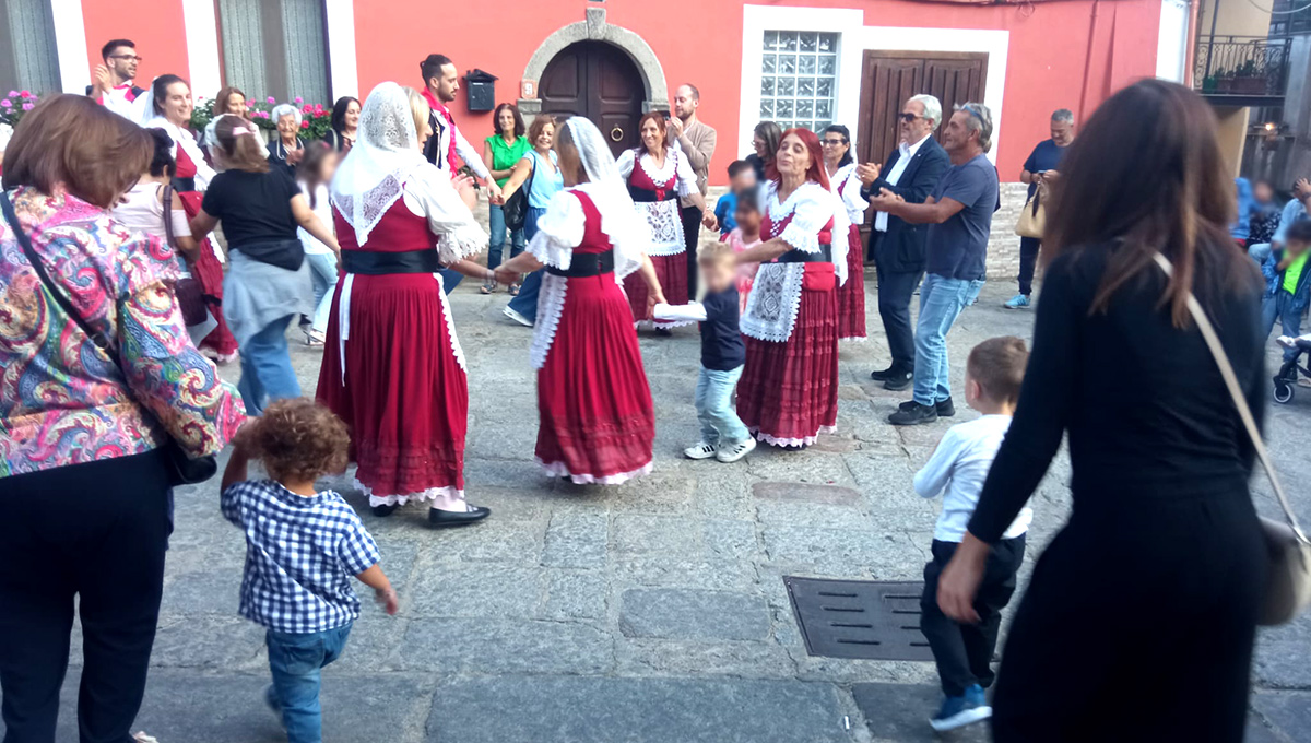 Castelsilano Borgo Experience debutta tra tradizione e innovazione: successo per “Rughe in Festa 2025” -