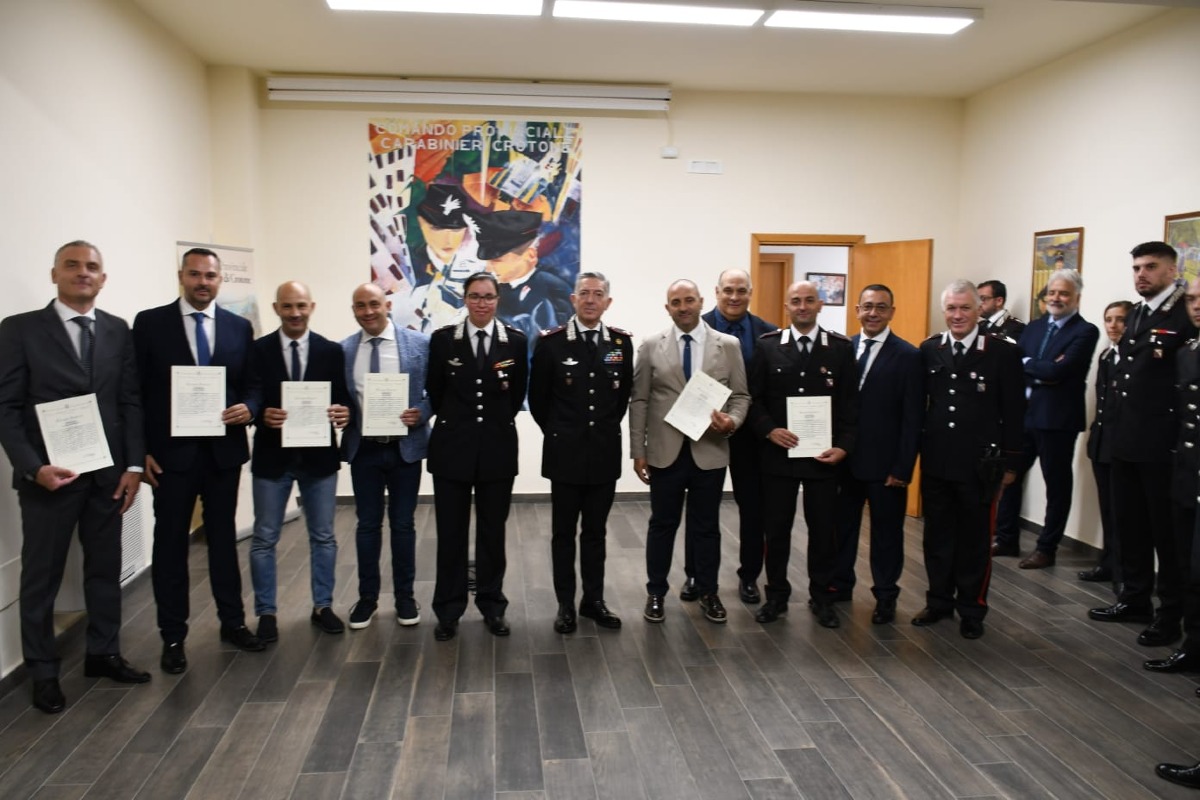Il generale Sciuto in visita al Comando dei Carabinieri di Crotone: elogio all’impegno e consegna di encomi - 