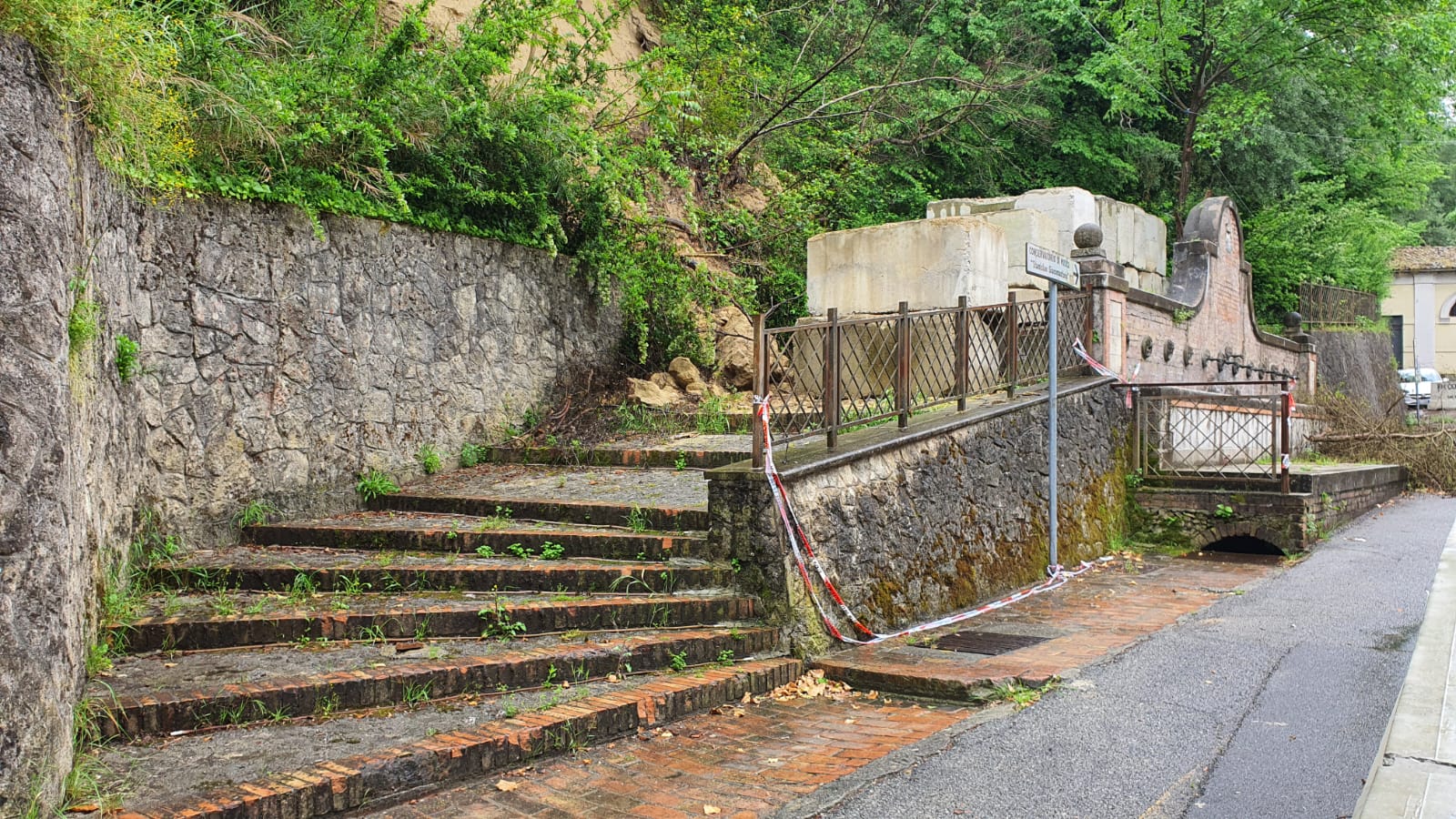 Cosenza - Raddoppiati i fondi per la messa in sicurezza di via Petrarca-via Paradiso - 