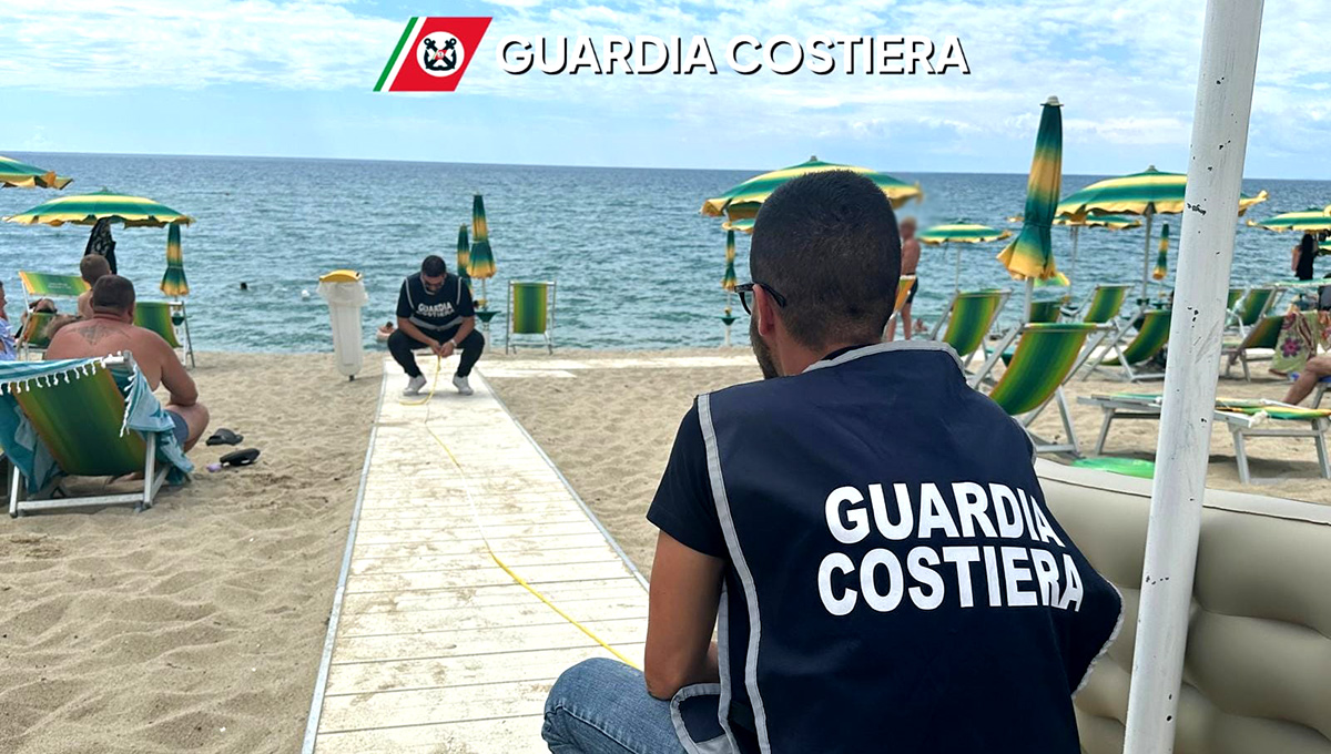 Crotone - Controlli serrati della Guardia Costiera: oltre 9mila euro di sanzioni per abusi negli stabilimenti balneari - 