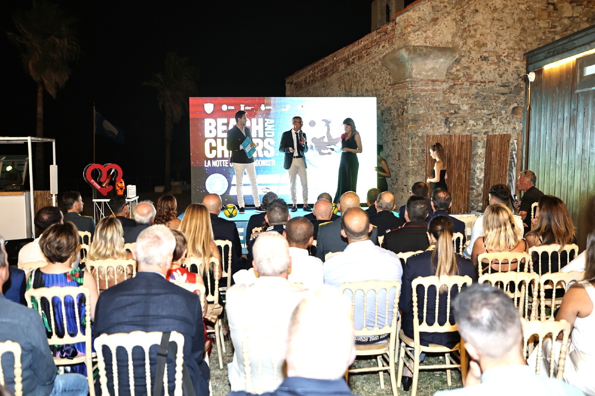 "Beach & Cheers" a Cirò Marina: Celebrazione, Riconoscimenti e Attesa per la Finale Scudetto - 