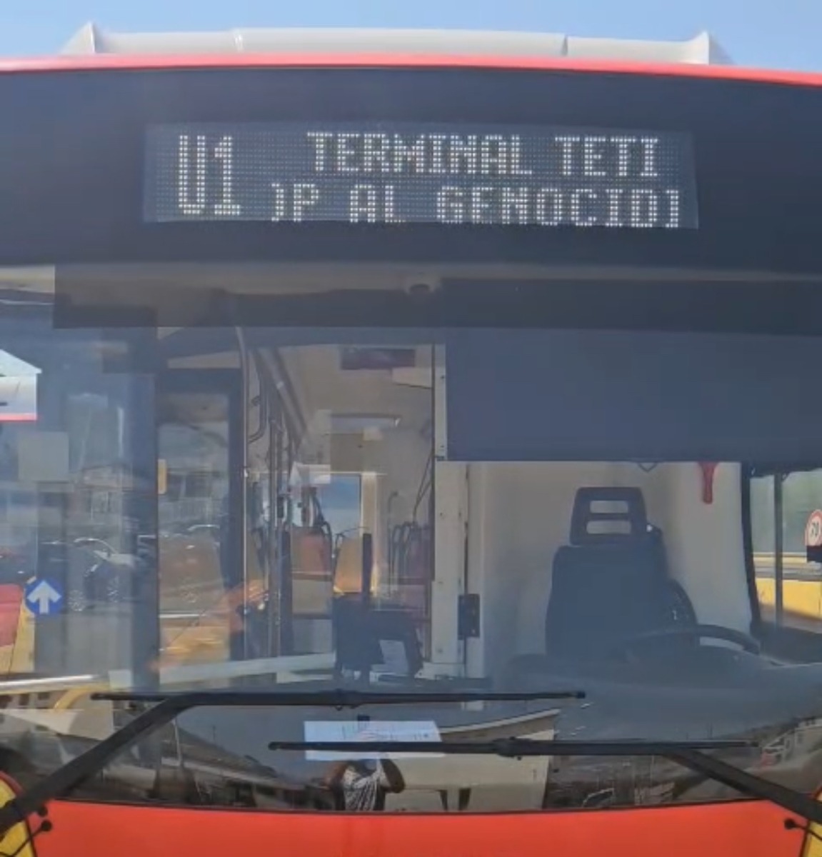 Catanzaro - Autobus AMC con la scritta “Stop genocidio” -