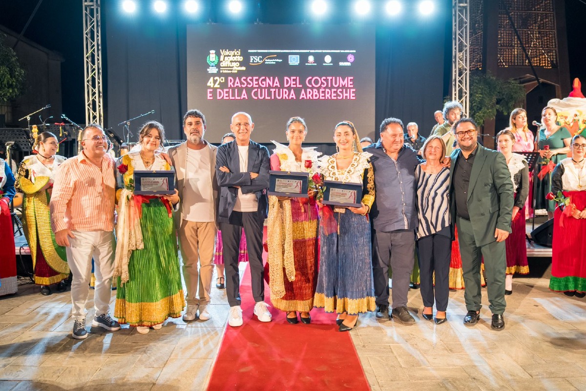 Vaccarizzo Albanese celebra la 42ª Rassegna del Costume Arbëreshe: tradizione, cultura e sport - 