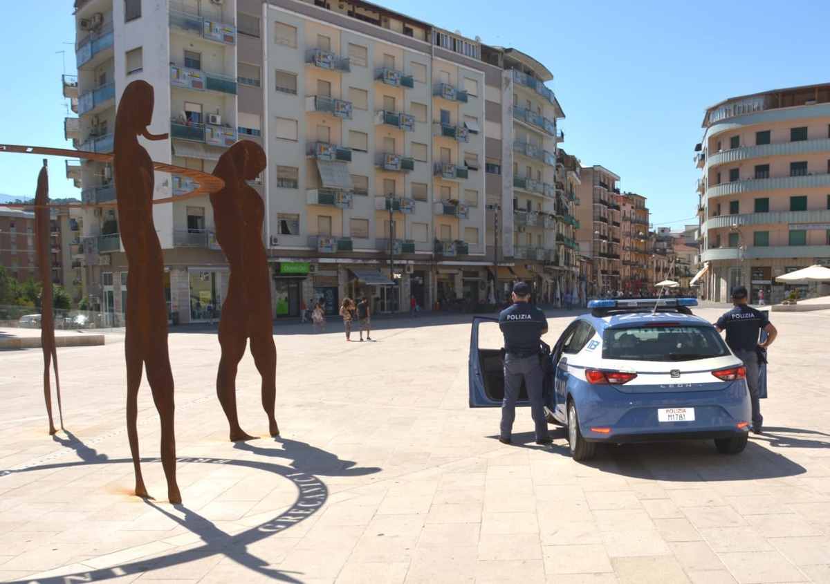 Cosenza, controlli serrati della Polizia: tre denunce e quattro segnalazioni nel week-end - 