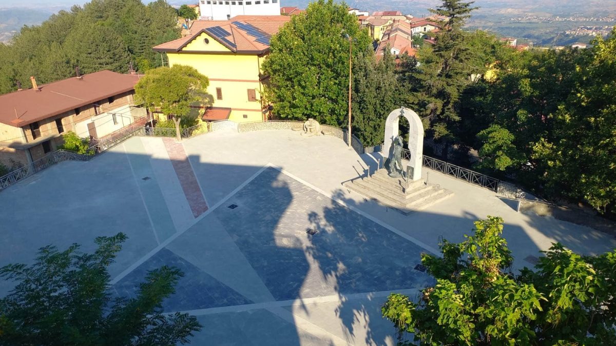 Pagliarelle inaugura la nuova Piazza dei Minatori durante la Festa dei Minatori -