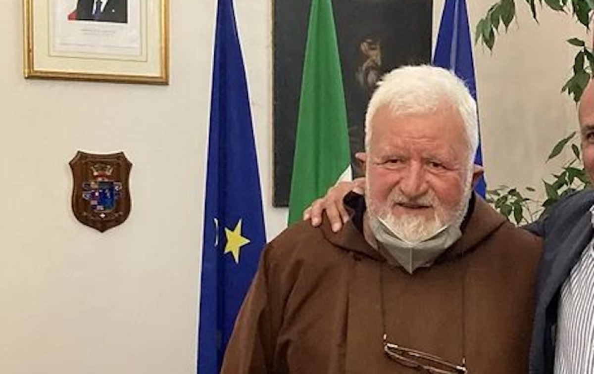Addio a Padre Fedele Bisceglia, il frate vicino agli ultimi e ai tifosi del Cosenza -