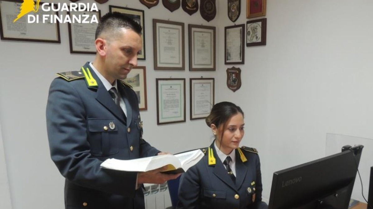 Scoperto falso dentista a Spezzano Sila: studio sequestrato dalla Guardia di Finanza -