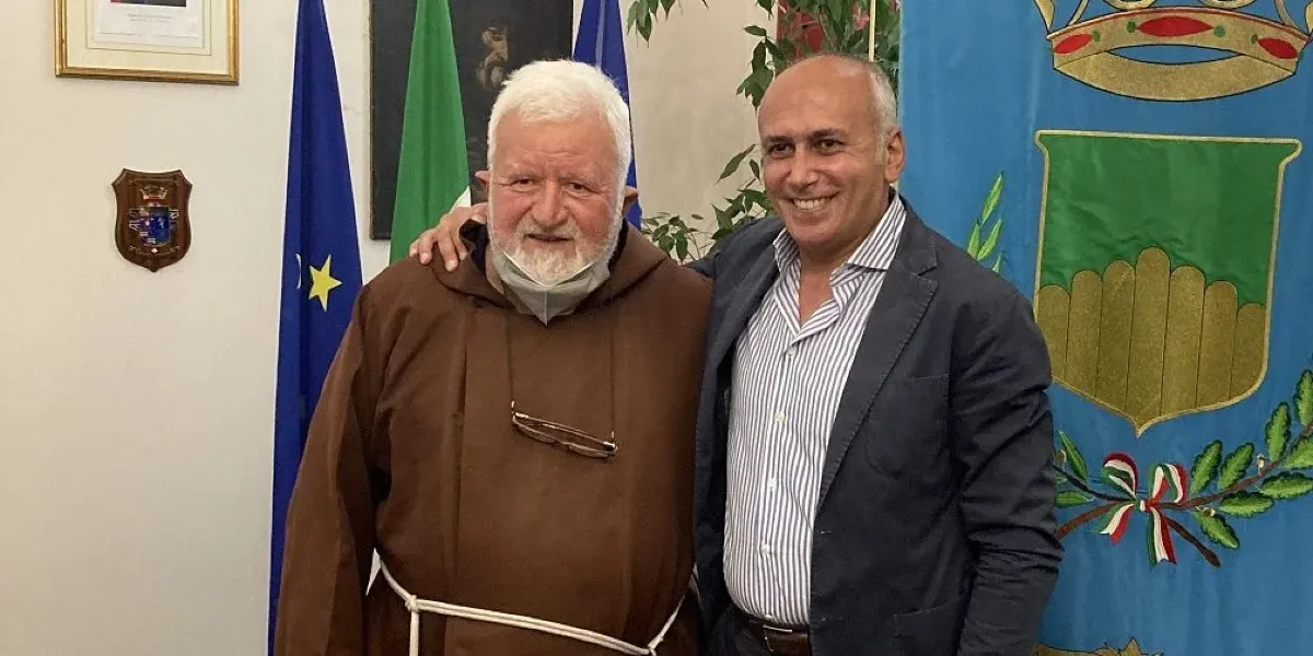 Cosenza - Il Sindaco Franz Caruso proclama il lutto cittadino per la scomparsa di Padre Fedele -