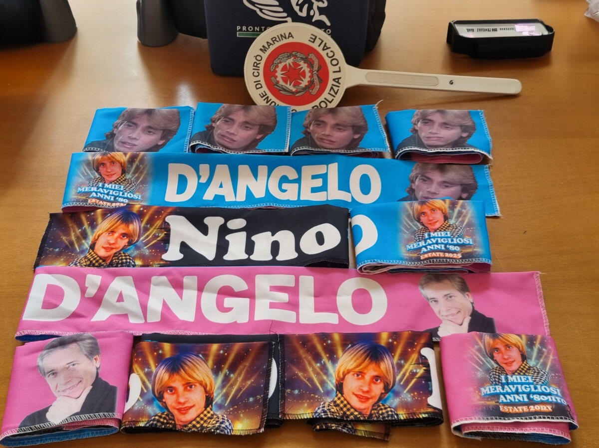 Sequestrati gadget contraffatti durante il concerto di Nino D'Angelo a Cirò Marina - 
