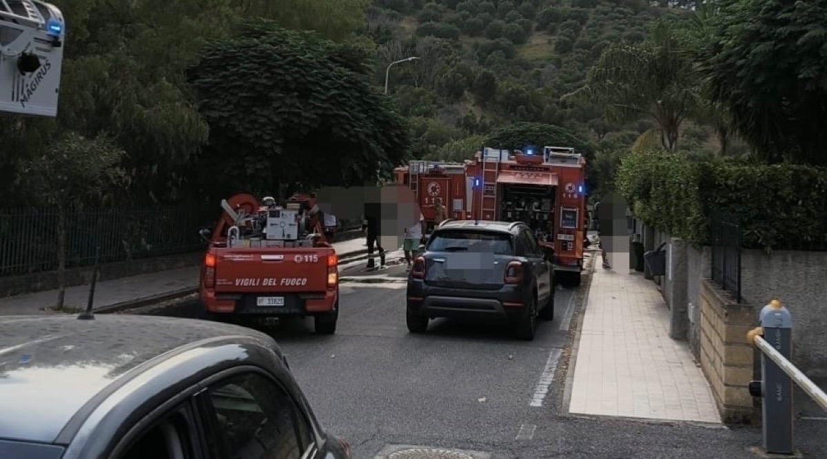 Incendio a Catanzaro, villette in fiamme nel quartiere S. Maria - 