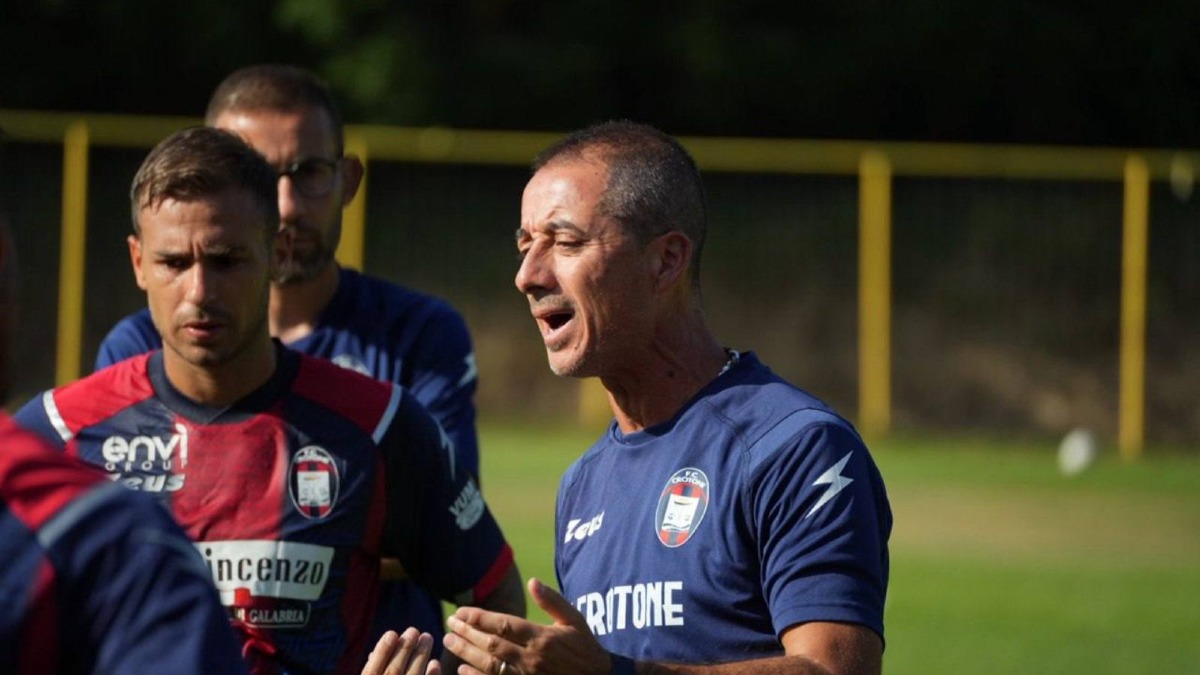 Crotone, diramata la lista dei convocati: out solo Rispoli contro il Catania - 