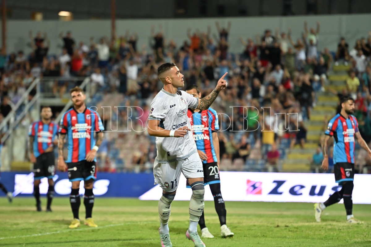 #CrotoneCatania 1-0 | Buona la prima: Murano in gol ed è subito festa all'Ezio Scida - 
