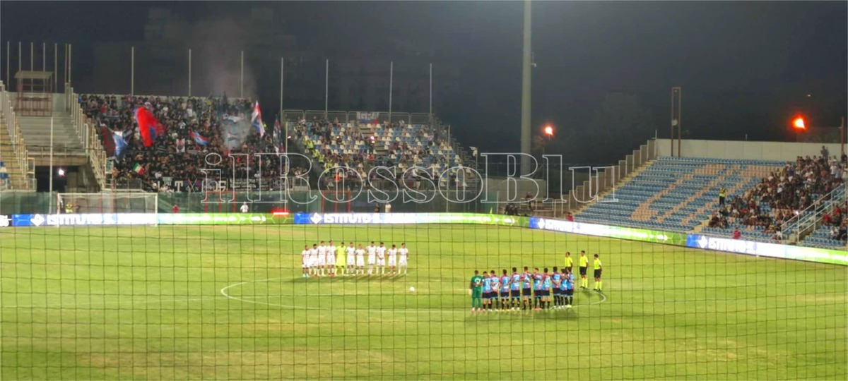 (Foto) #CrotoneCatania 1-0 | Vince il Crotone, decide Murano: sugli spalti è festa a tinte rossoblù - 