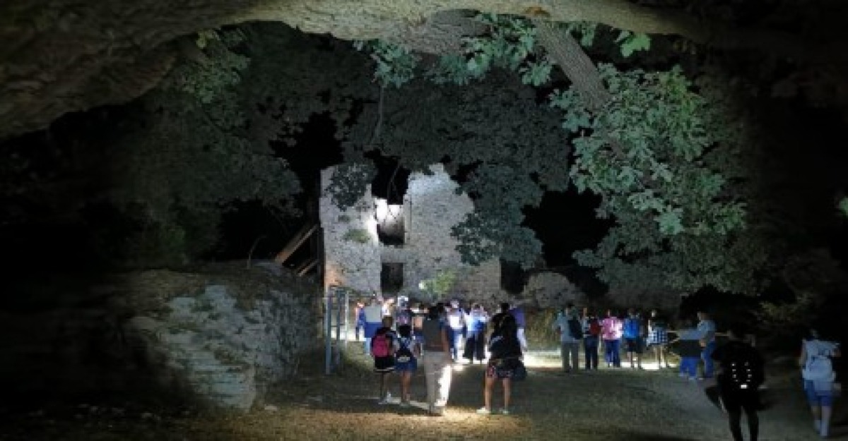 Acerenthia: Il Borgo Fantasma sotto le Stelle – Trekking Naturalistico e Astronomico - 