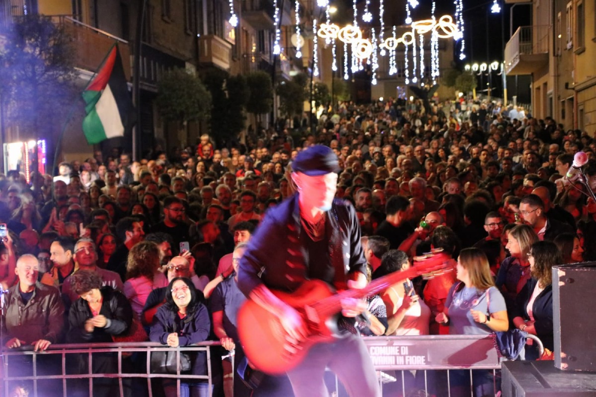 San Giovanni in Fiore, successo per il concerto della Bandabardò - 