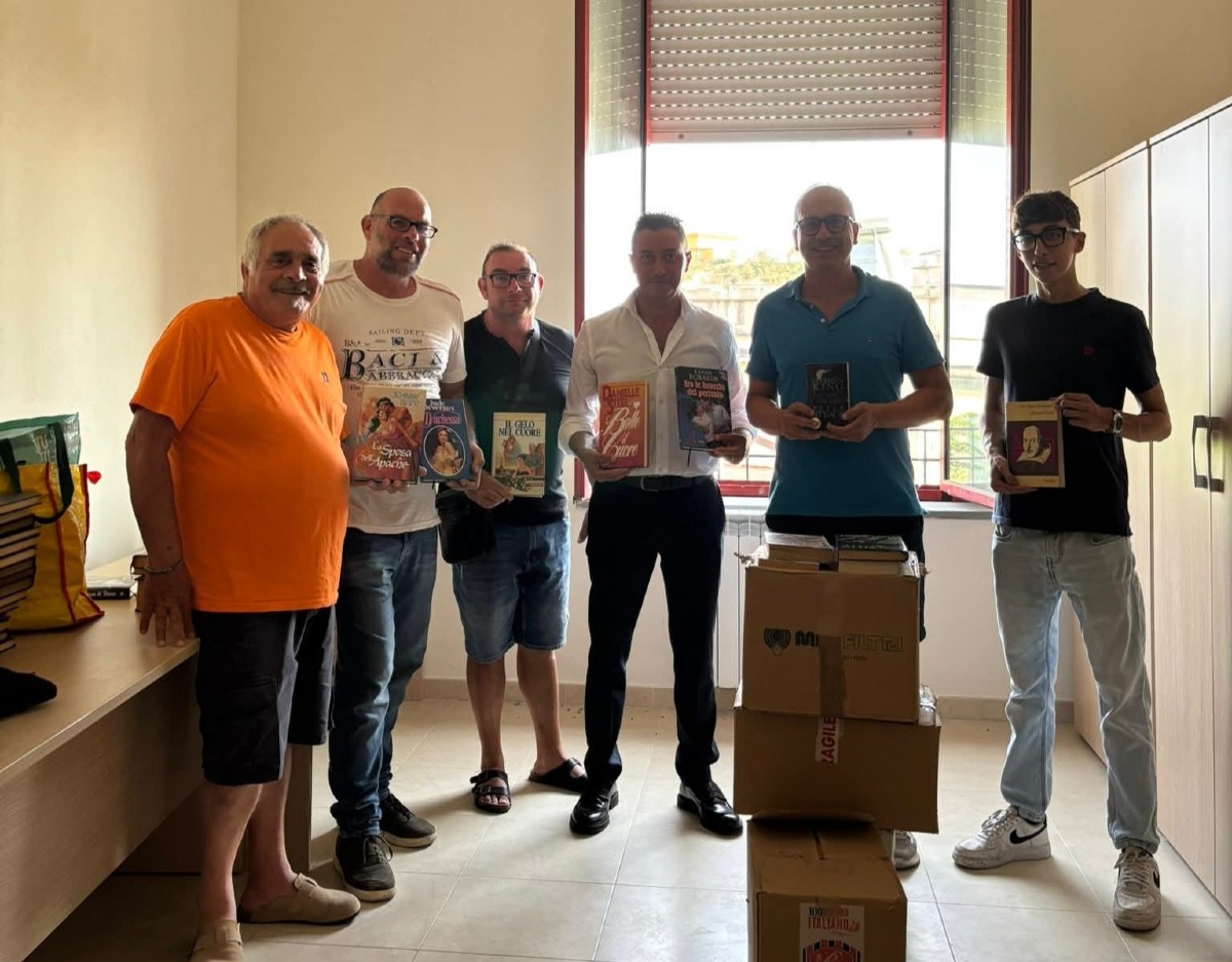 Marcedusa, donazione di libri da parte dell’Associazione Calabrese Roccabernarda -