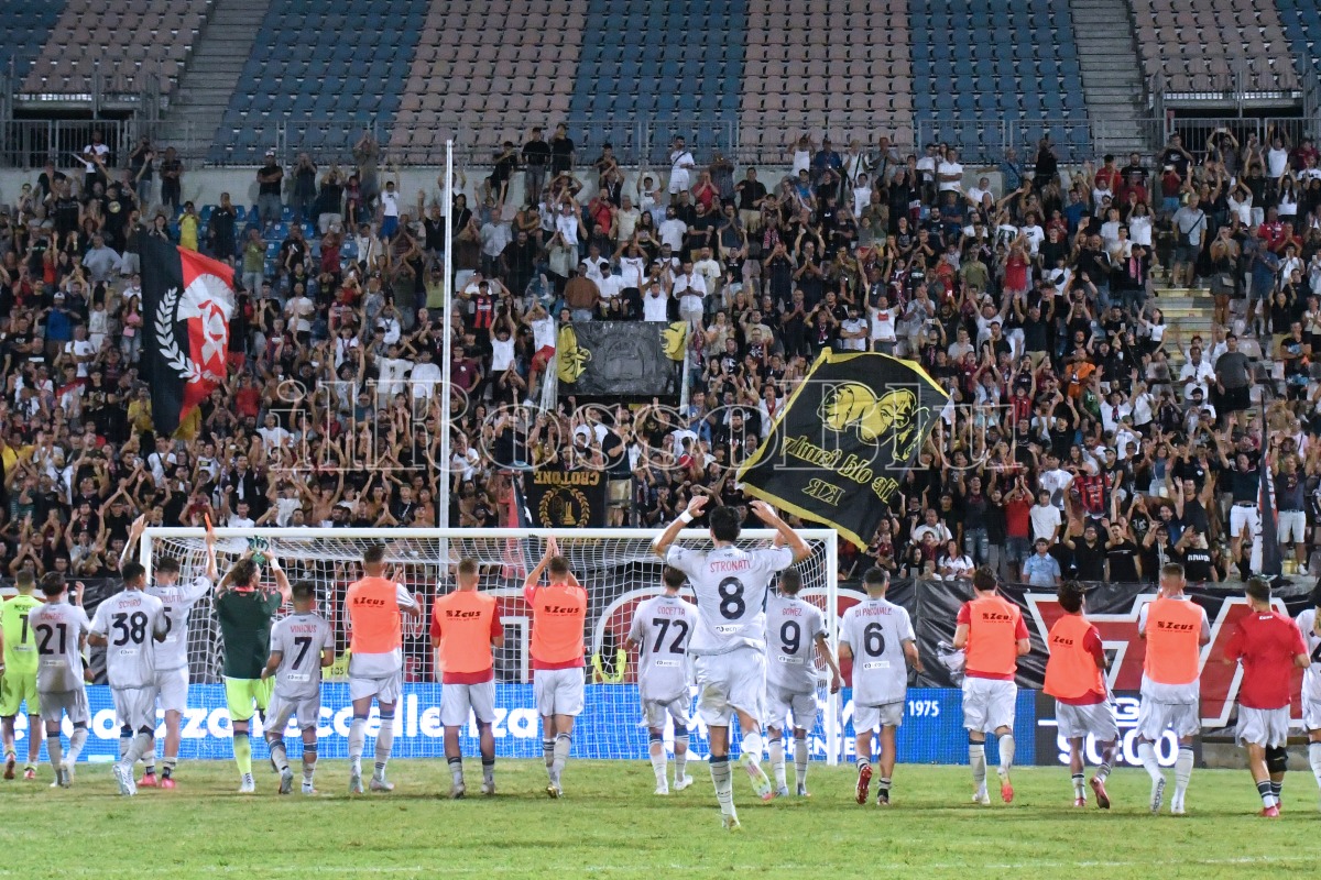 Serie C | Crotone, Campagna Abbonamenti: superata quota 2.500 tessere - 