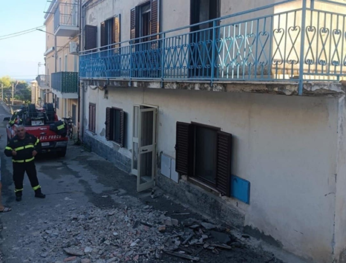 Sellia Marina, incendio in un appartamento: locali dichiarati inagibili -