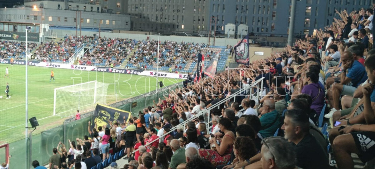 Serie C | Crotone, Campagna Abbonamenti: superata quota 3.000 tessere - 