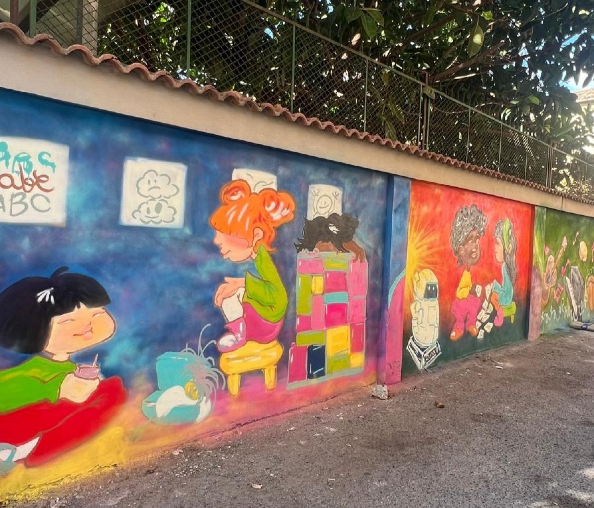 Cirò Marina - Bolle di sapone e memoria sul muro dell’asilo -