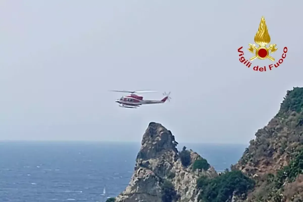Due turisti bloccati su una scogliera a Capo Vaticano: salvati dai vigili del fuoco -