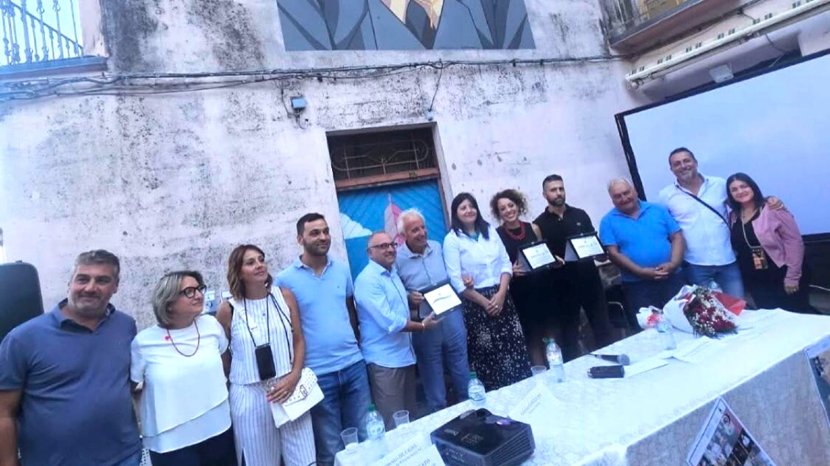 Sersale: inaugurati i murales dedicati a Tommaso Le Pera -