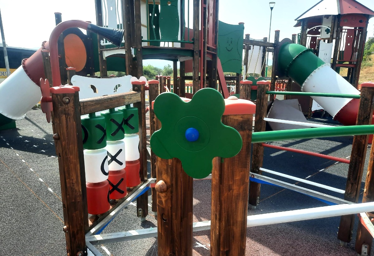 A Luzzi il parco giochi inclusivo più grande del Sud Italia: spazio di divertimento e integrazione per tutti i bambini -