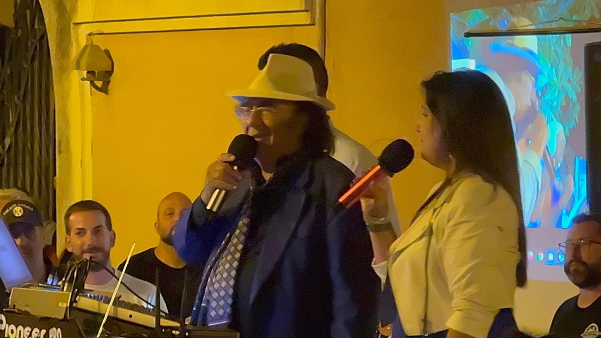 Al Bano a sorpresa a Stalettì: piazza Dante in festa con il grande cantante -