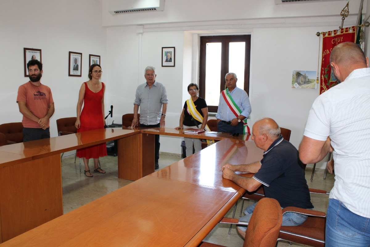 Una visita significativa per Santa Caterina dello Ionio: gli onorevoli Martelli e Quartapelle nel cuore del centro storico -