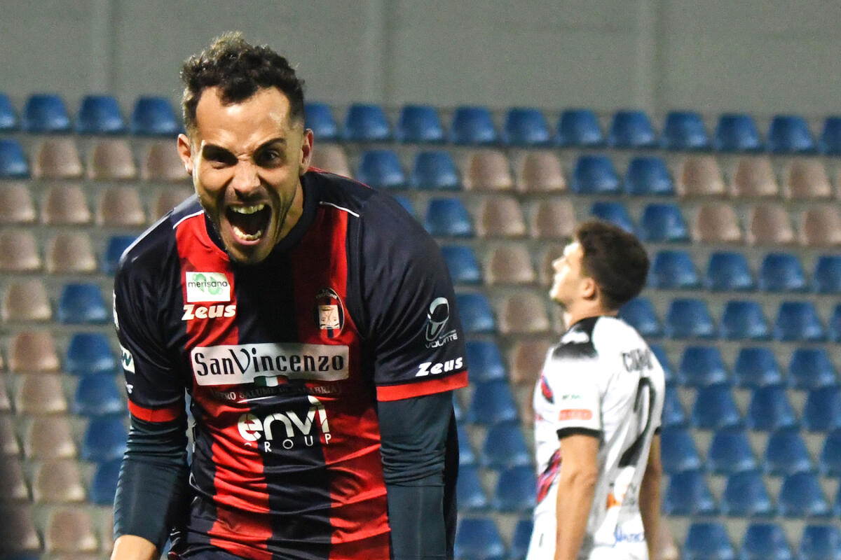 #AltamuraCrotone 0-4 | Gara senza storia: il Crotone vince, domina e si diverte contro l'Altamura - Stadio Ezio Scida
Lega Pro 2023-2024
Nella foto: Guido Gomez festa gol