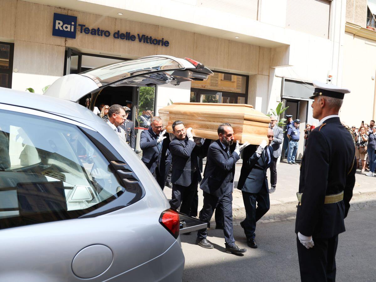 Baudo, chiusa la camera ardente al Teatro delle Vittorie -