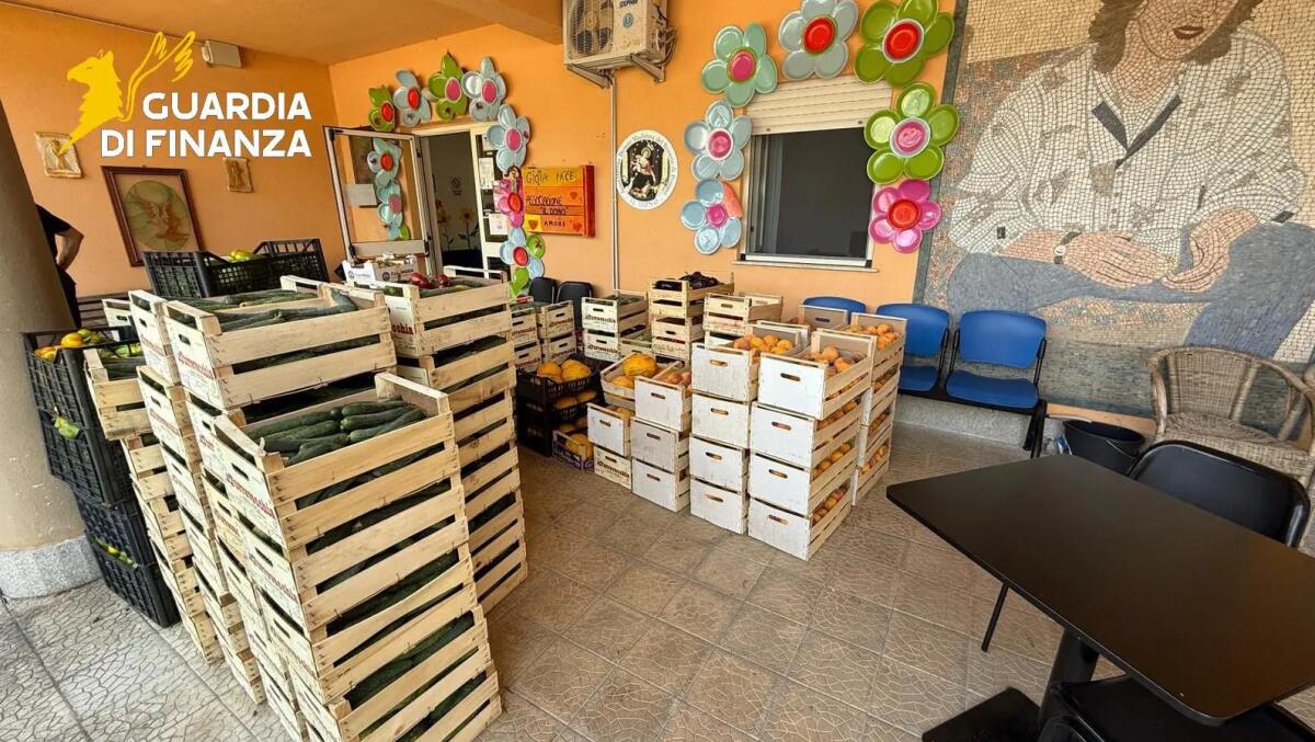 Abusivismo commerciale a Vibo Valentia, sequestrate due tonnellate di frutta e verdura -