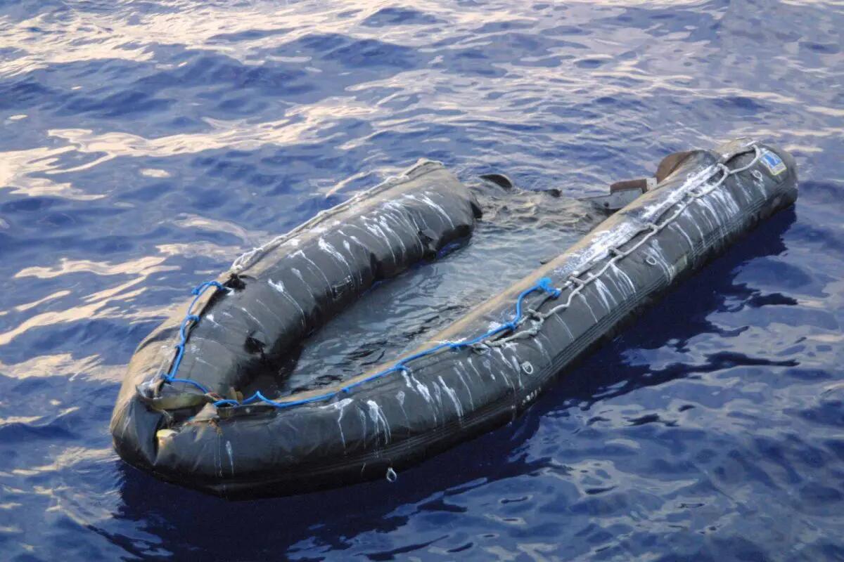 Barca con migranti si ribalta a Lampedusa, ci sono vittime -