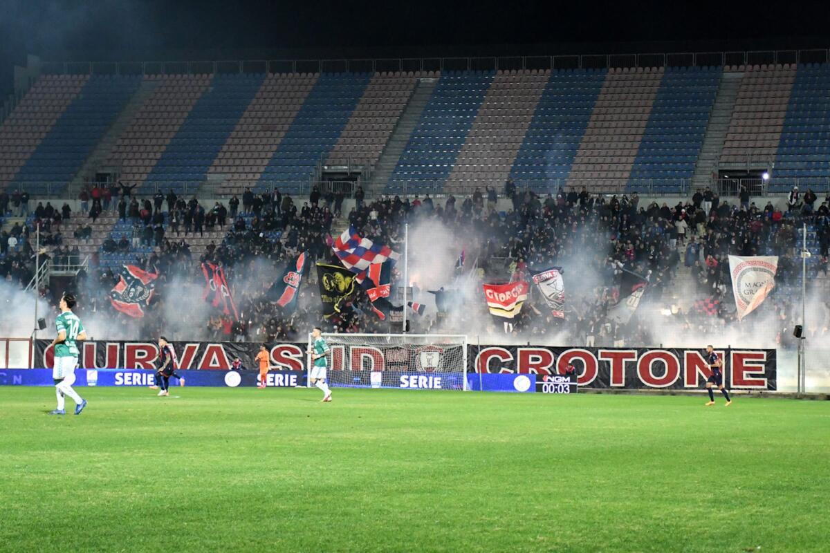 Coppa Italia, è tempo di Crotone-Catania: si riaccendono le luci all'Ezio Scida - Serie C 2023-2024
Stadio Ezio Scida, Crotone
Nella foto: Tifosi Crotone