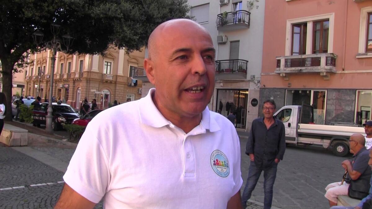 Crotone, il Comitato Tufolo-Farina a Greco: “No al cemento, difendiamo il verde” - Alfonso Gaetano, durante una manifestazione pubblica
