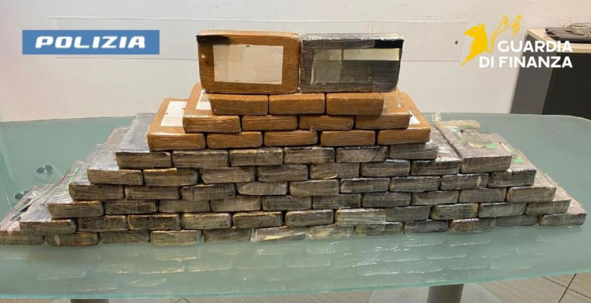 Sorpreso con 80kg di cocaina, arrestato a Scampia un 25enne napoletano -