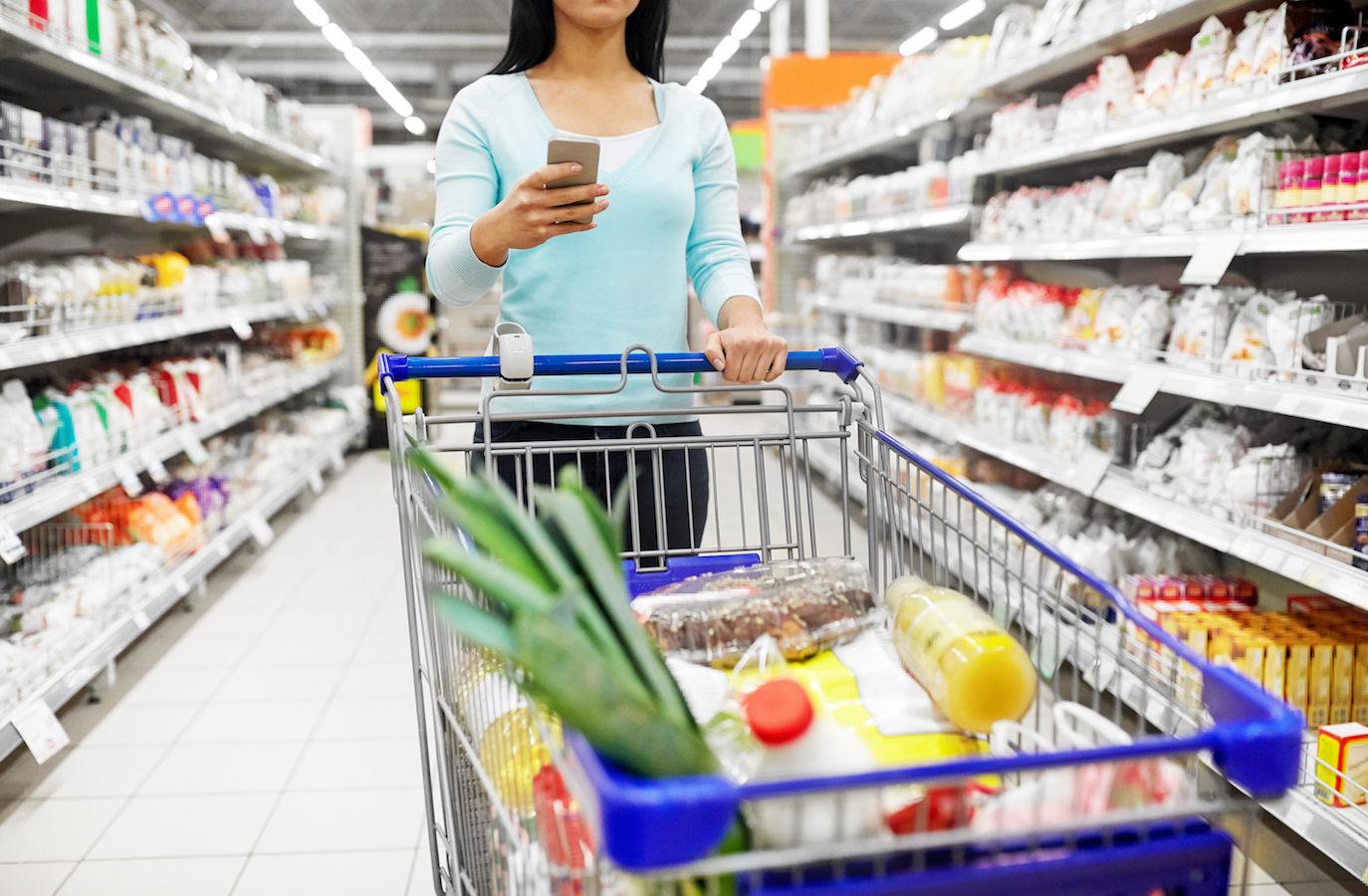 Italiani sempre più poveri: cresce l'inflazione delle materie prime, i rincari pesano sui consumatori -