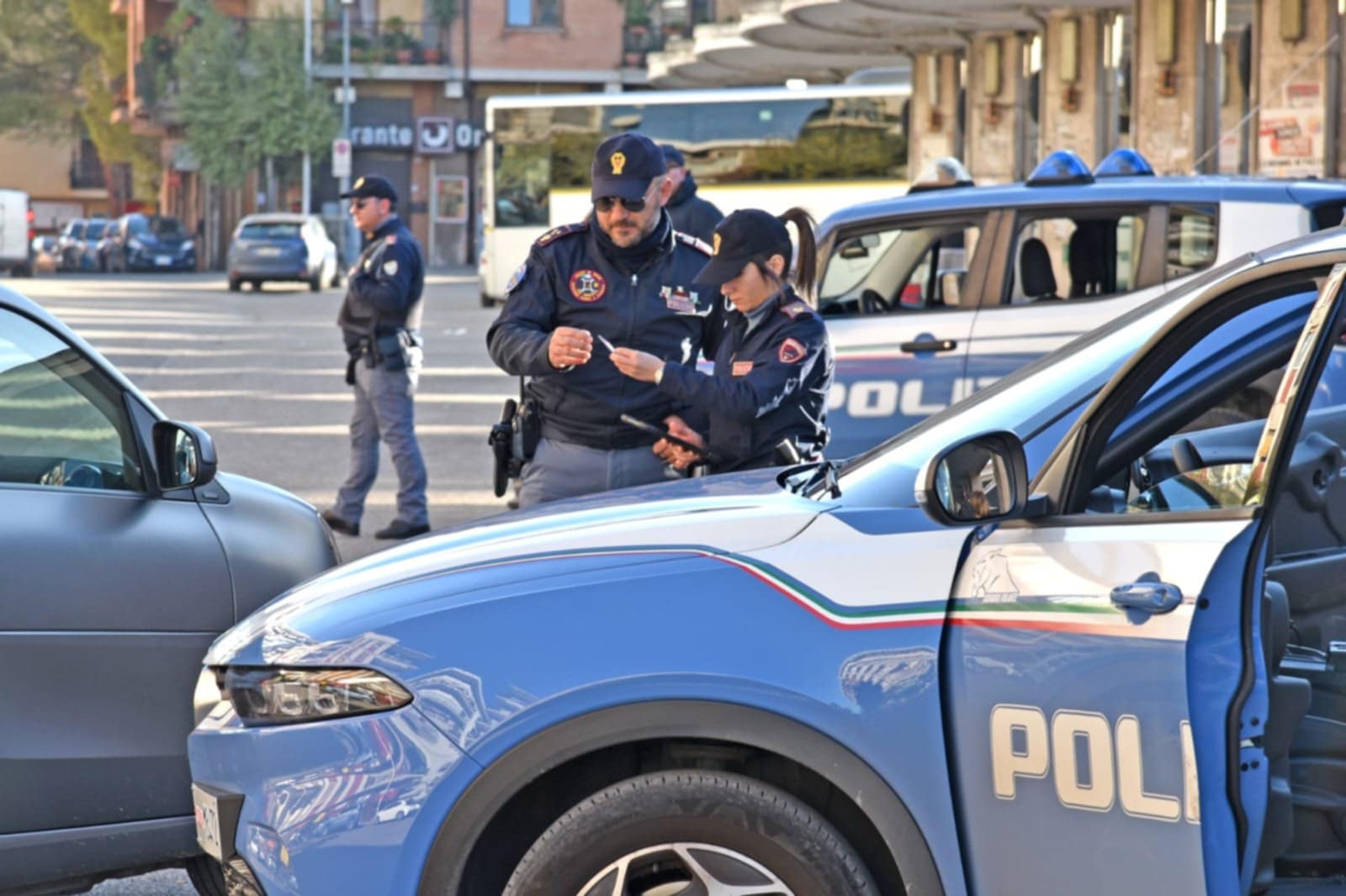 Cosenza - Maxi operazione contro l’immigrazione clandestina: espulso anche un soggetto condannato per terrorismo -