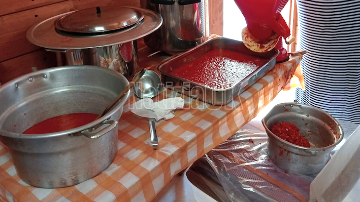 Tutto il sapore del sud in un barattolo, in Calabria si rinnova il rito delle conserve -