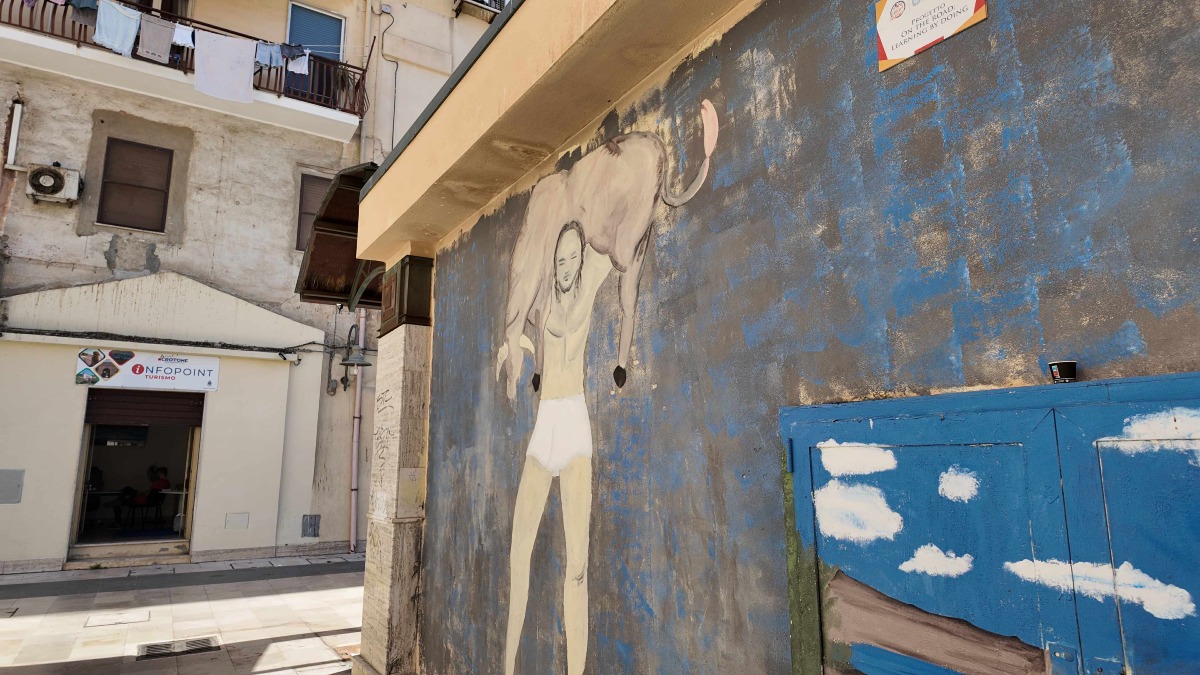 Tra i murales di Crotone: i ragazzi raffigurano il più forte di Kroton  - 