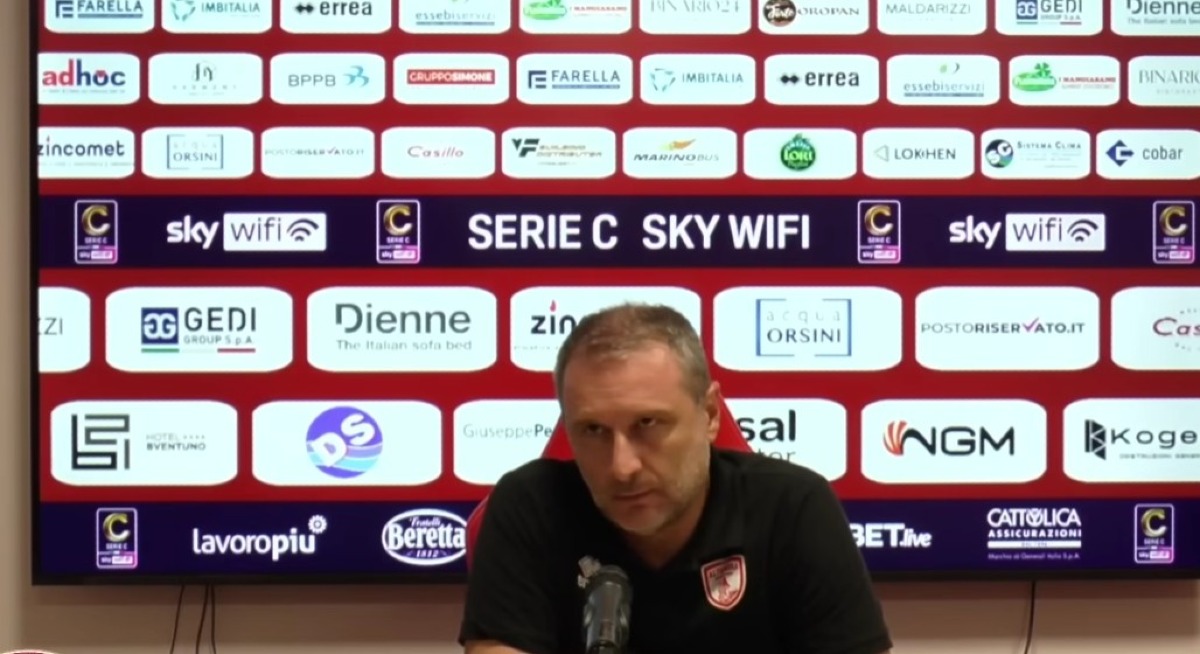 #AltamuraCrotone 0-4 | Mister Mangia: " L'avversario è stato sicuramente forte, vanno fatti i complimenti" - 