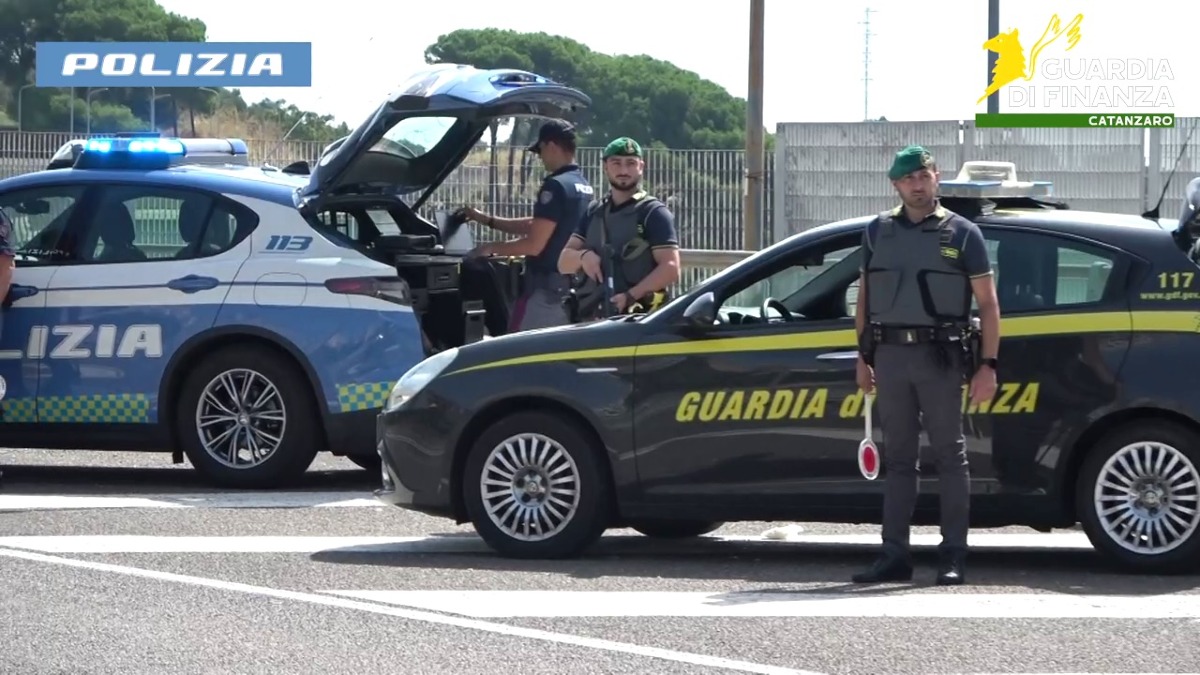 (VIDEO) Catanzaro, sequestrati i dispositivi “Targa System” nei comuni della fascia ionica - 