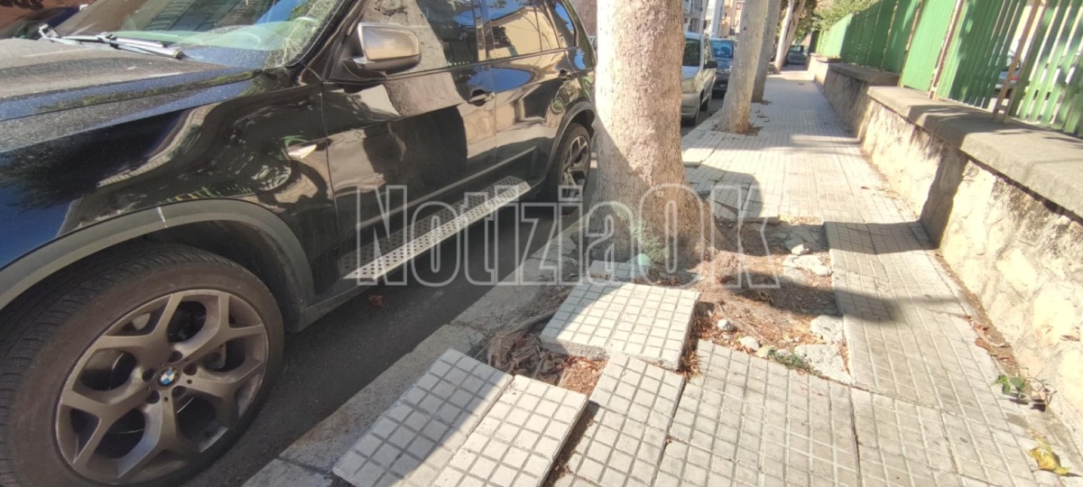 (Foto) Nei quartieri di Crotone: Marciapiedi danneggiati, un rischio concreto per i cittadini -