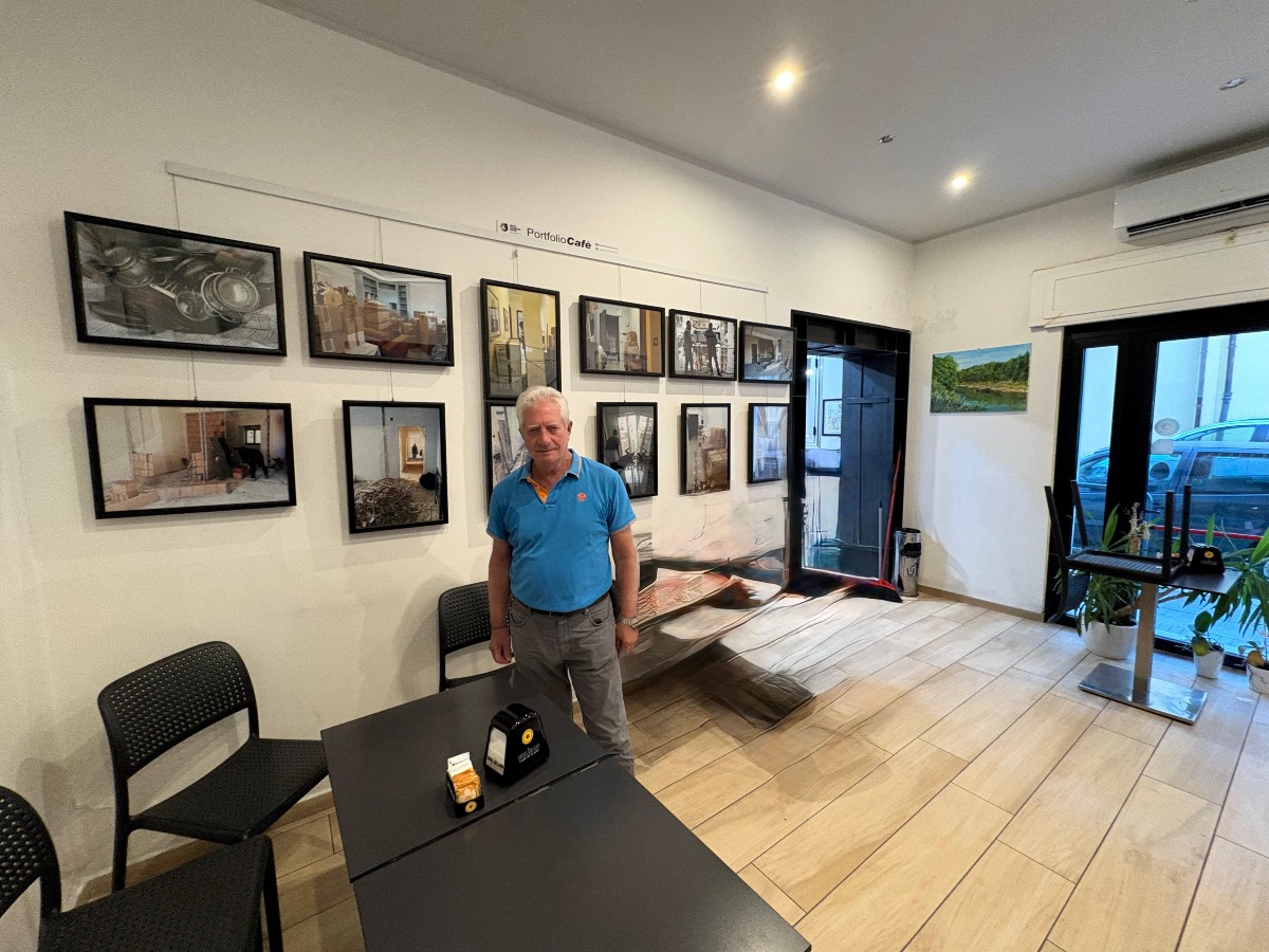Portfolio Cafè, esposta a Crotone presso il Bar Lux la mostra “Trasloco: Andata e ritorno” di Sergio Cimino -