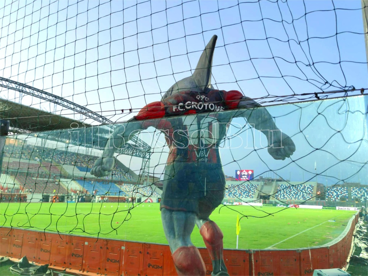 #CrotoneCosenza | Squali a secco nel "derby", un tabù che resiste dal 1976 - 