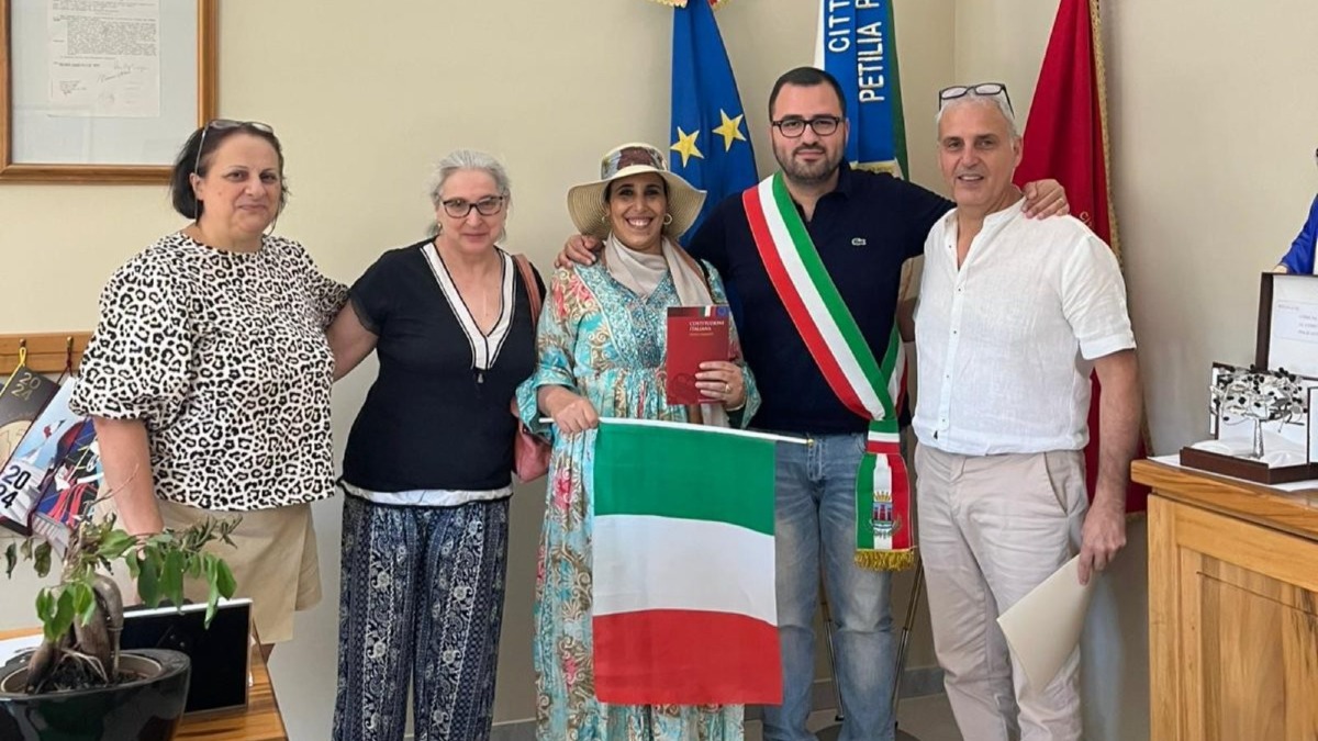 Inclusione: a Petilia Policastro la cittadinanza per El Jamzaoui Fatna - 