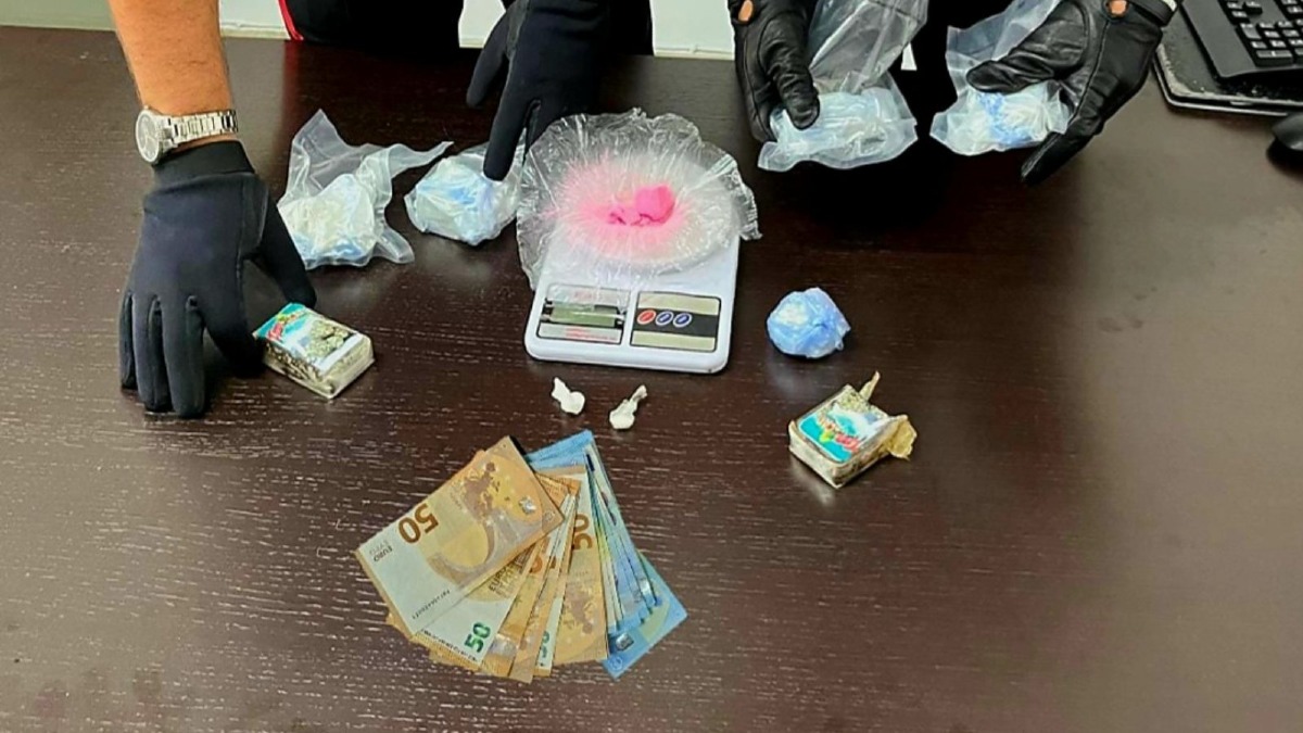 Catanzaro Lido, arrestato 26enne con mezzo chilo di cocaina e droga ‘rosa’ -